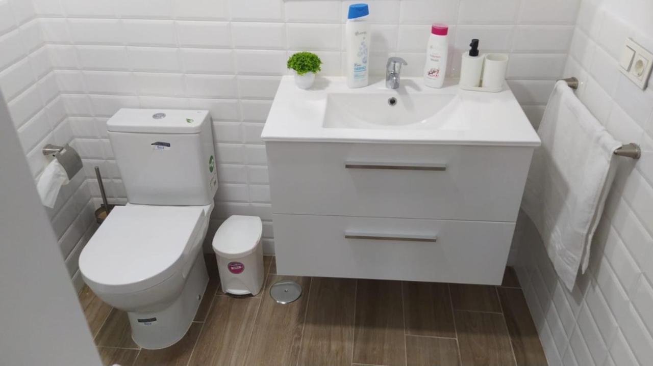 Apartamentos Marmoles Centro Малага Екстериор снимка